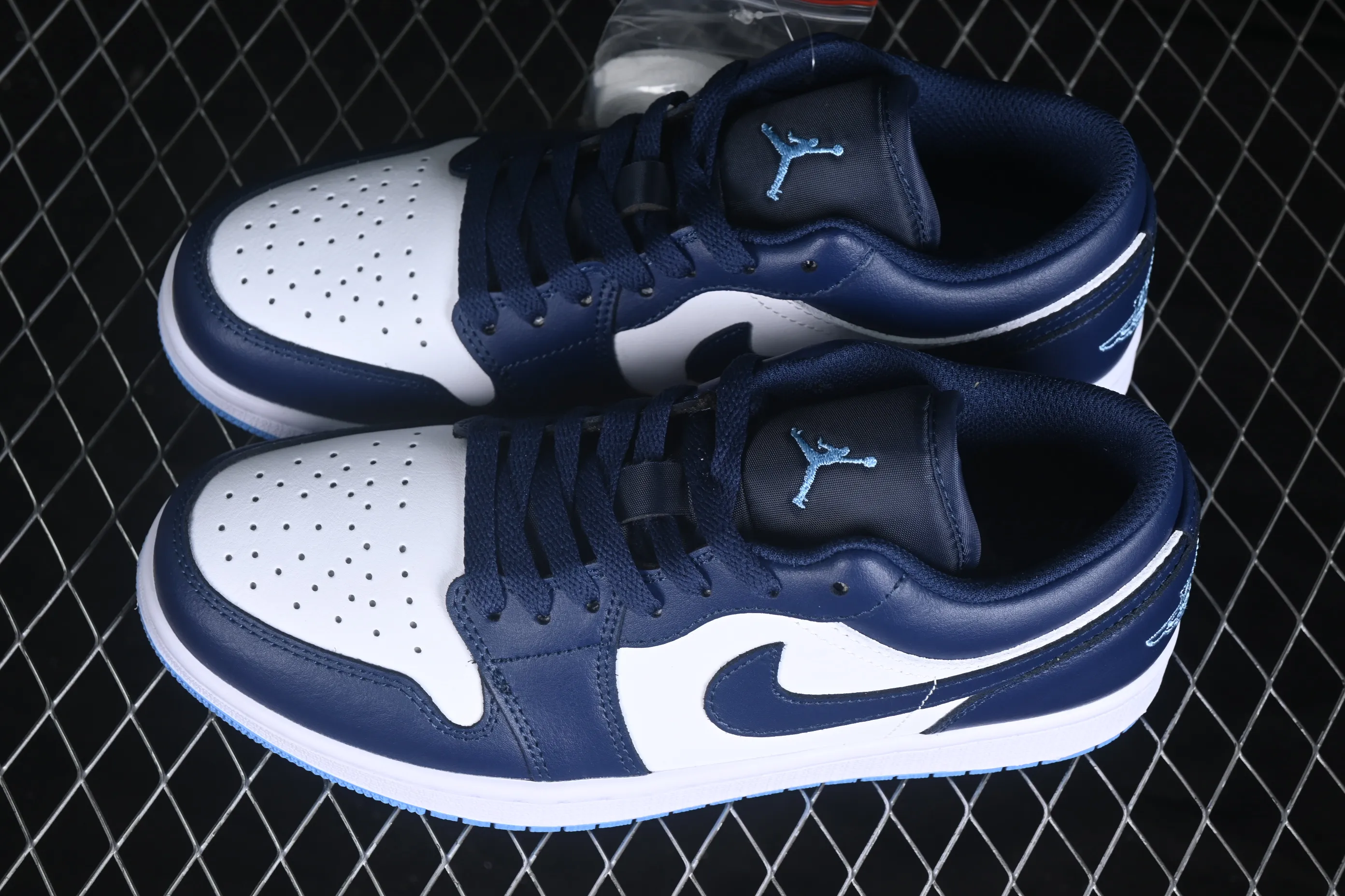 All categories Air Jordan Jordan series basketball shoes Air Jordan 1 Low Air Jordan 1 Low AJ1 Joe 1 white and blue low-top retro cultural basketball shoes 553558-404
